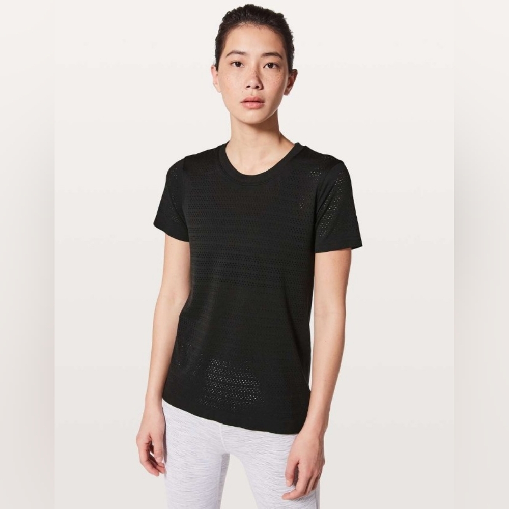 Lululemon Breeze by Short Sleeve *Squad; Silverescent® technology; Size 4; EUC